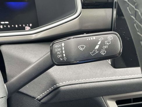 New 2026 Volkswagen Taos SE FWD image 25