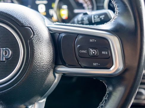 Used 2021 Jeep Wrangler Unlimited Sahara AWD/4WD image 17