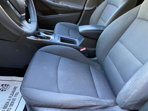Used 2019 Chevrolet Cruze LT w/ Convenience Package FWD image 27