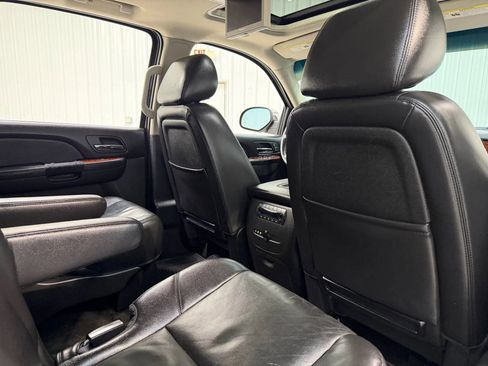 Used 2013 Chevrolet Suburban LTZ image 18