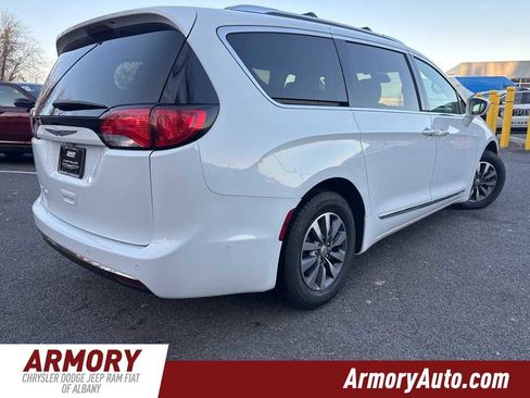Used 2020 Chrysler Pacifica Touring-L Plus image 4