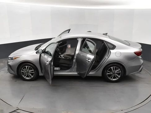 Used 2023 Kia Forte LXS FWD image 7