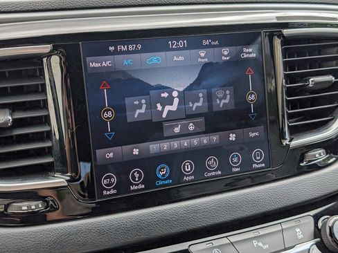 Used 2019 Chrysler Pacifica Touring-L w/ S Appearance Package FWD image 15