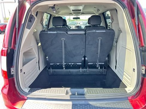 Used 2015 Chrysler Town & Country Touring w/ Driver Convenience Group FWD image 7