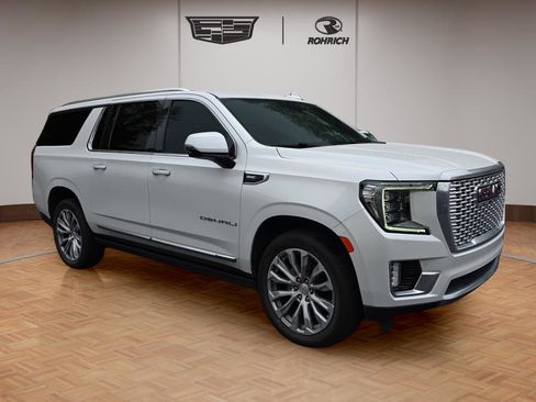 Used 2022 GMC Yukon XL Denali AWD/4WD image 8