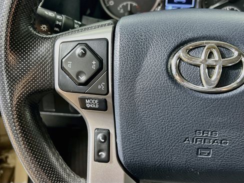 Used 2017 Toyota Tacoma SR5 w/ Tow Package AWD/4WD image 18