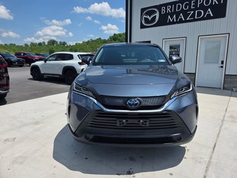 Used 2023 Toyota Venza LE AWD/4WD image 2