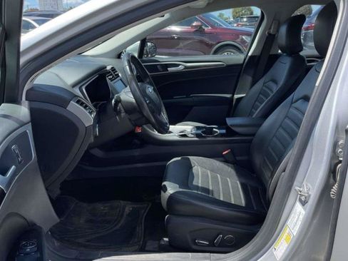 Used 2015 Ford Fusion SE w/ Equipment Group 502A FWD image 2
