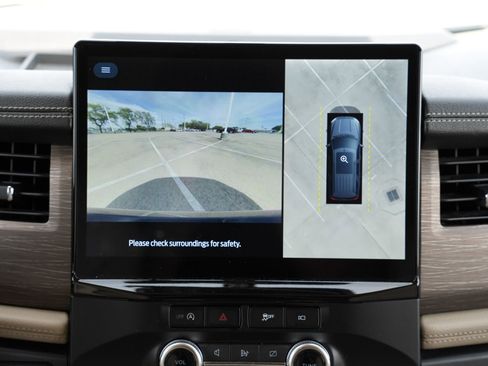 Used 2024 Ford Expedition Limited image 12