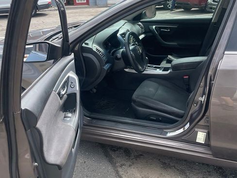 Used 2014 Nissan Altima 2.5 S w/ Sport Value Package FWD image 6