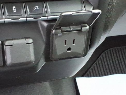 Used 2022 Chevrolet Silverado 1500 Custom image 18