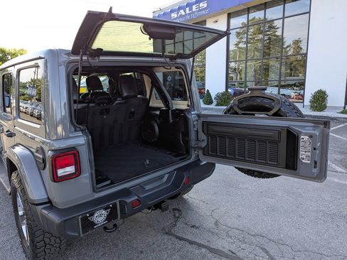Used 2020 Jeep Wrangler Unlimited Sahara AWD/4WD image 41