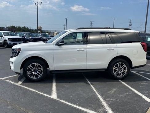 New 2025 Ford Expedition Active image 4