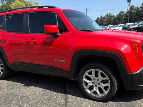 Used 2017 Jeep Renegade Latitude w/ Popular Equipment Group AWD/4WD image 12