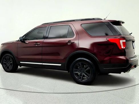 Used 2018 Ford Explorer XLT w/ Equipment Group 202A AWD/4WD image 7