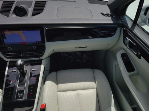 Used 2024 Porsche Macan AWD/4WD image 15