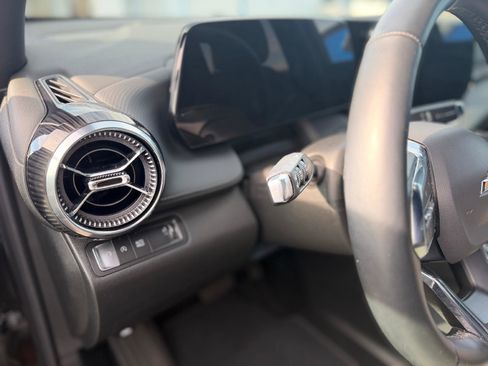 Used 2025 Chevrolet Equinox LT image 8