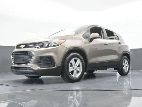 Used 2021 Chevrolet Trax LS w/ Tint and Cruise Package FWD image 53