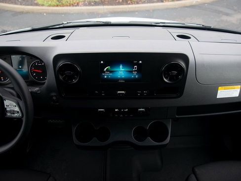 Used 2024 Mercedes-Benz Sprinter 3500 image 33