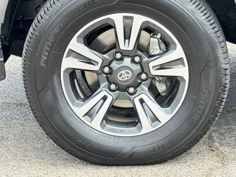 Used 2018 Toyota Tacoma TRD Sport image 30