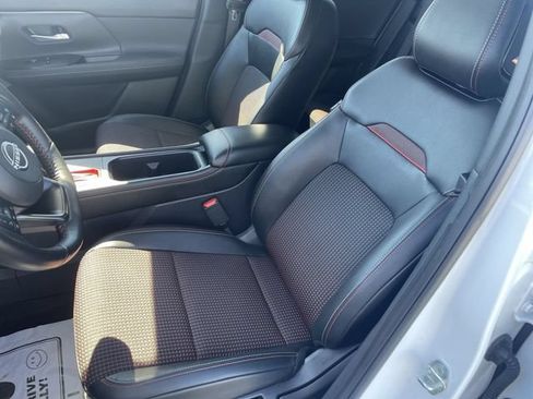 Used 2025 Nissan Kicks SR w/ SR Premium Package AWD/4WD image 17