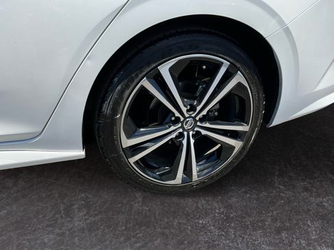 Used 2020 Nissan Sentra SR w/ Lighting Package FWD image 9