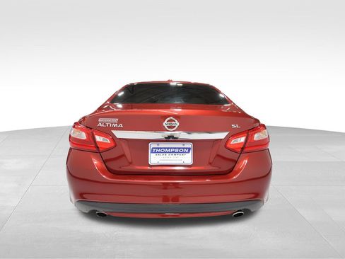 Used 2017 Nissan Altima 2.5 SL w/ 2.5 Technology Package FWD image 2