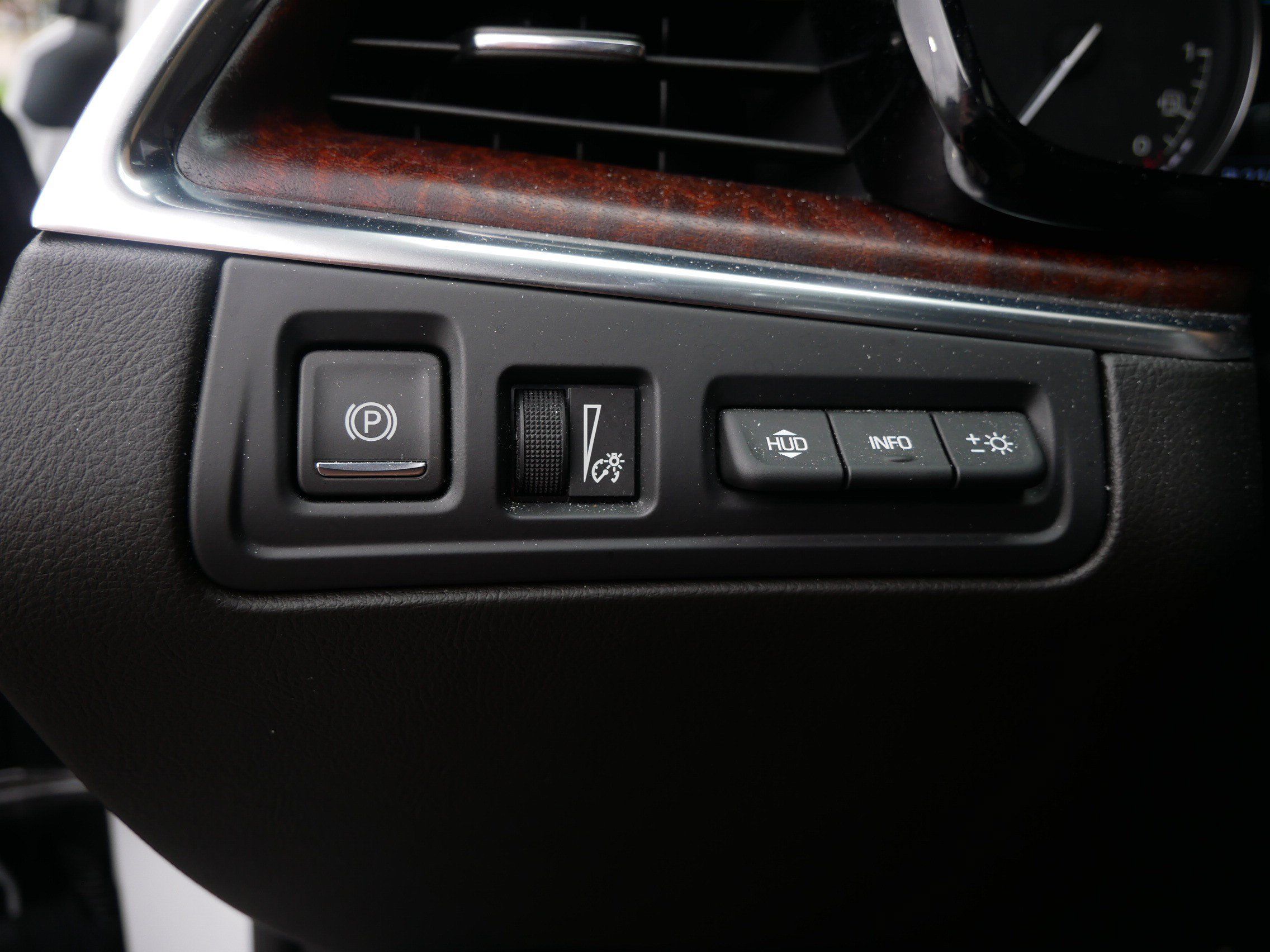Used 2023 Cadillac XT5 Sportv w/ Technology Package AWD/4WD image 8