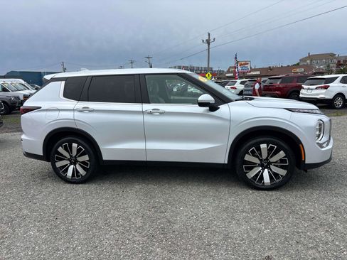 Used 2025 Mitsubishi Outlander SE AWD/4WD image 4