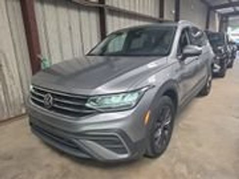 Used 2022 Volkswagen Tiguan SE w/ Panoramic Sunroof Package AWD/4WD image 1