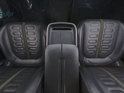 Used 2025 Rivian R1S Adventure Dual AWD/4WD image 28