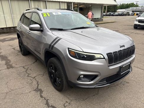 Used 2021 Jeep Cherokee Latitude Plus AWD/4WD image 5