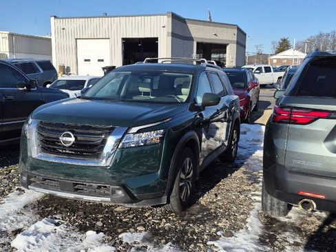 Used 2022 Nissan Pathfinder SL image 1