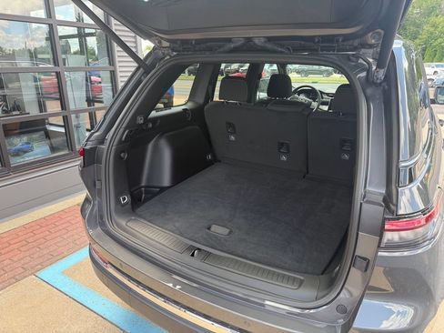 Used 2025 Jeep Grand Cherokee 4WD image 10