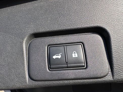 Used 2021 Nissan Rogue Platinum image 10