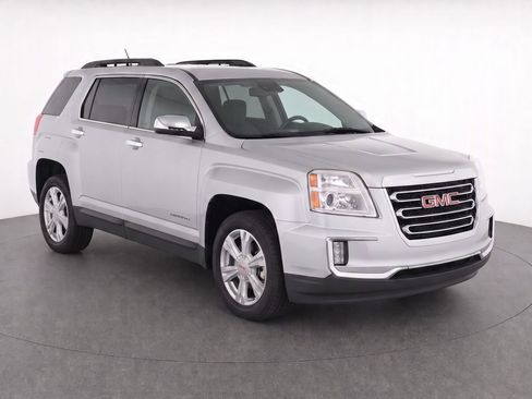 Used 2017 GMC Terrain SLE w/ Chrome Edition FWD image 2