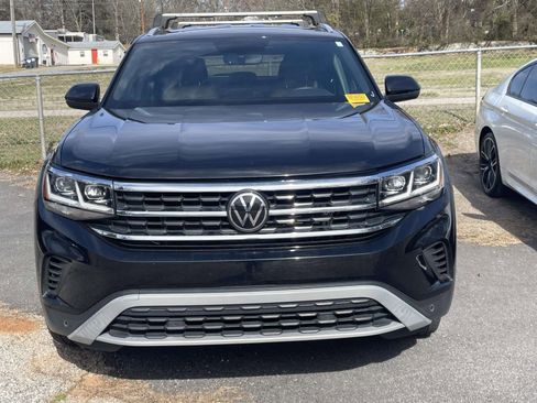 Used 2023 Volkswagen Atlas Cross Sport SE image 2