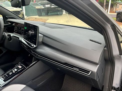 New 2026 Volkswagen GTI SE FWD image 16