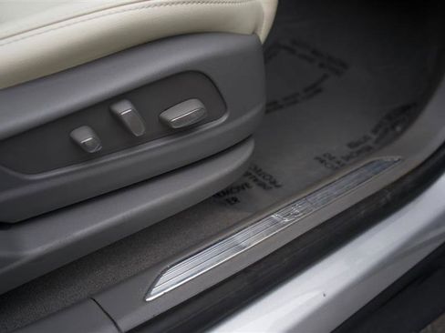 Used 2018 Cadillac XT5 Luxury w/ Driver Awareness Package image 35