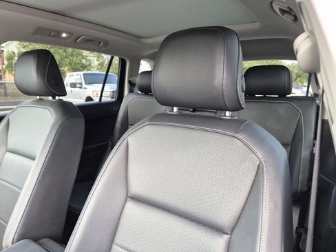 Used 2021 Volkswagen Tiguan SEL FWD image 12