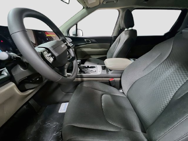 New 2027 Kia Carnival LX FWD image 21