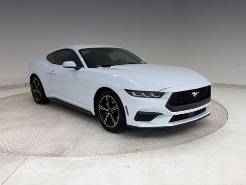 Used 2025 Ford Mustang Coupe RWD image 7