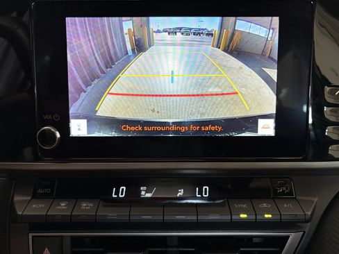 Used 2025 Toyota Camry SE FWD image 17