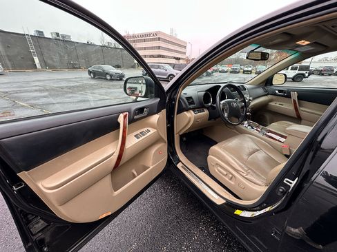 Used 2012 Toyota Highlander Limited image 9