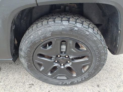 Used 2017 Jeep Renegade Trailhawk image 10