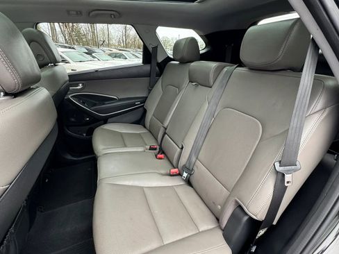Used 2017 Hyundai Santa Fe AWD image 17