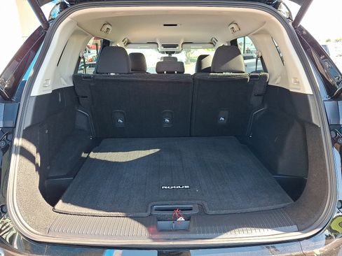 Used 2025 Nissan Rogue SV image 29