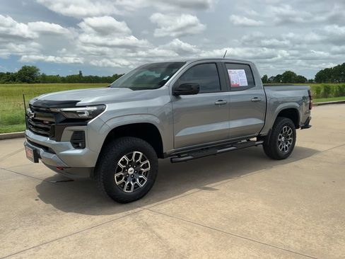 Used 2024 Chevrolet Colorado Z71 w/ Z71 Convenience Package 2 image 4