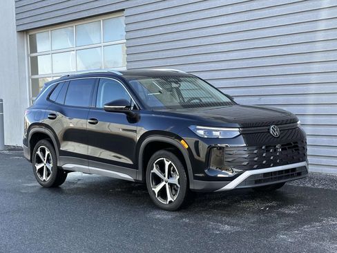 New 2026 Volkswagen Tiguan SE image 8