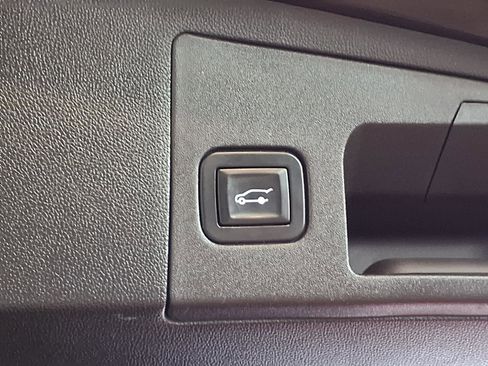 Used 2018 Cadillac XT5 Luxury w/ Driver Awareness Package image 7